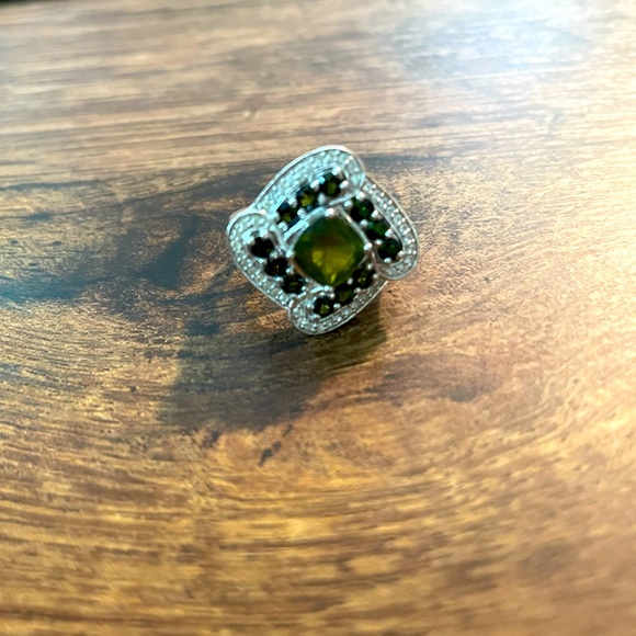 2.09 ct Green Tourmaline Ring - Picture 2 of 5